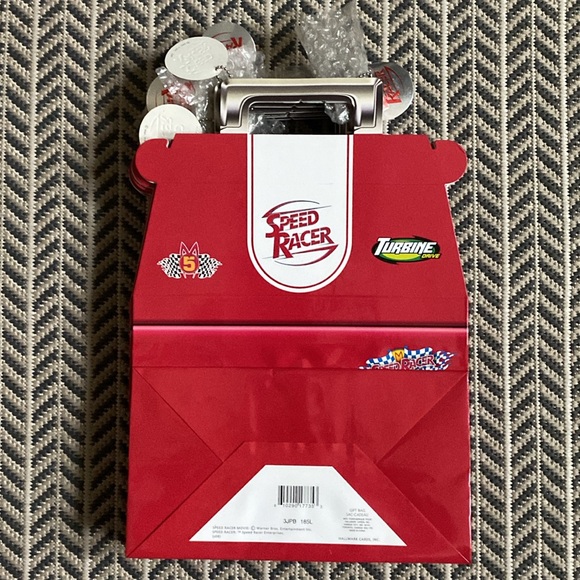 NEW W/TAGS🏁 12 Hallmark Speed Racer “Lunchbox” Gift Bags - Picture 12 of 13